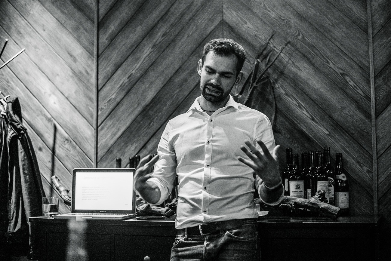 Michail Shishkin speaks at Manufactura’s Lectorium.