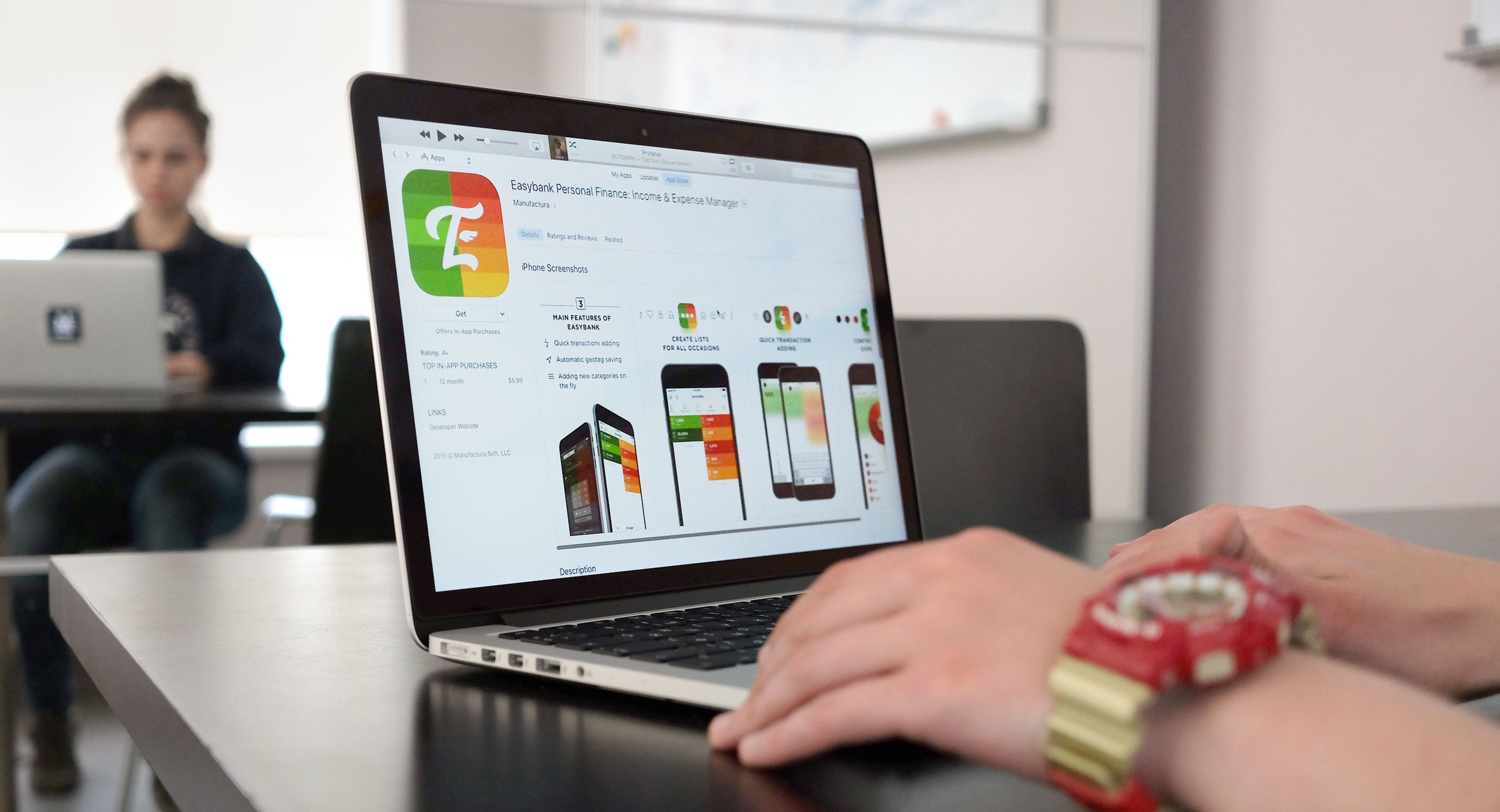 Designing <a href="http://easybankapp.com" target=_blank>Easybank</a> product page.