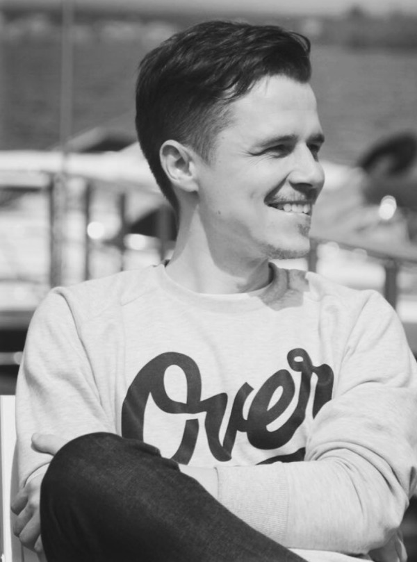 <b>Dmitry Sidorov</b>, practicing Art Director.<br><br>Competency — mass media and complicated, structured information.<br><br>7 years in the team.<br><br>Key clients: Promsvyazbank, ITAR-TASS and Aeroflot.<br><br>
